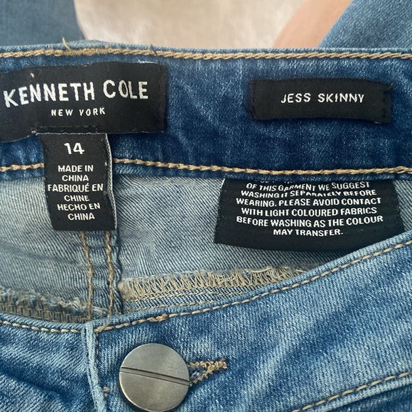 Kenneth Cole distressed frayed hem ankle jean, light to medium wash size 14 - Picture 5 of 7